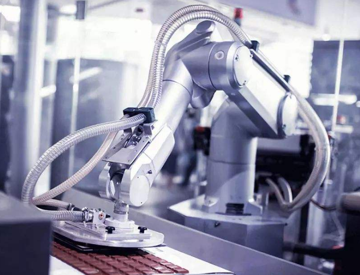 How will the evolution of the industrial Internet platform change the technological development of manufacturing?