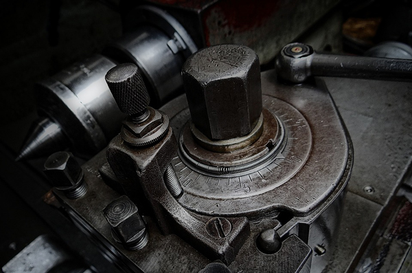 What are the common fault diagnosis methods of CNC lathes