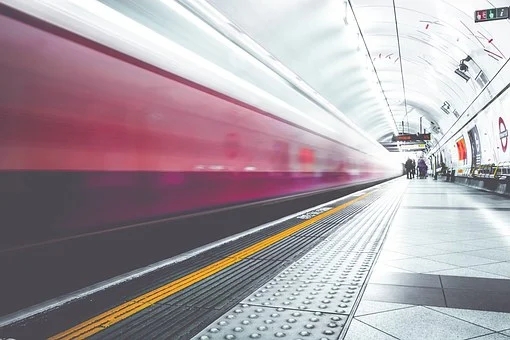A total of 7,978.19 kilometers of urban rail transit lines have been put into operation in Mainland China